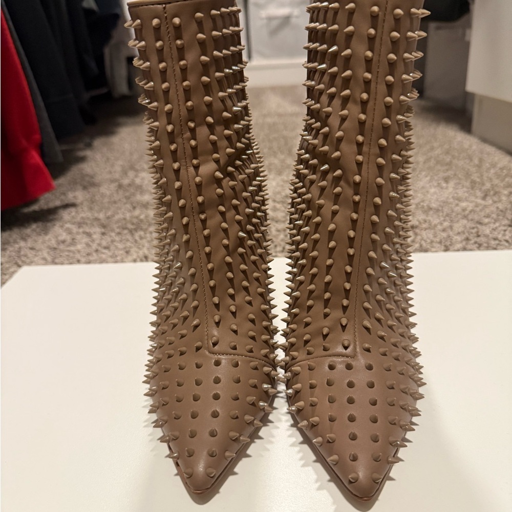 Steve Madden Vapor 6.5 heel booties spikes Nude worn once